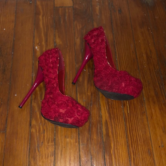 Red Heels - Picture 2 of 8